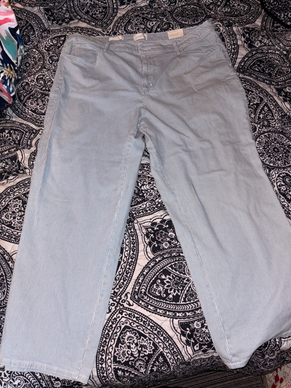 ✨ NWT Size 22 Relaxed Wide-Leg Pinstripe Jeans | Chic Comfy Plus Size Denim ✨ - Picture 4 of 12